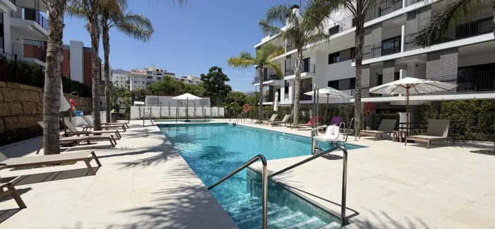 Продажа апартаментов на среднем этаже в Estepona 1