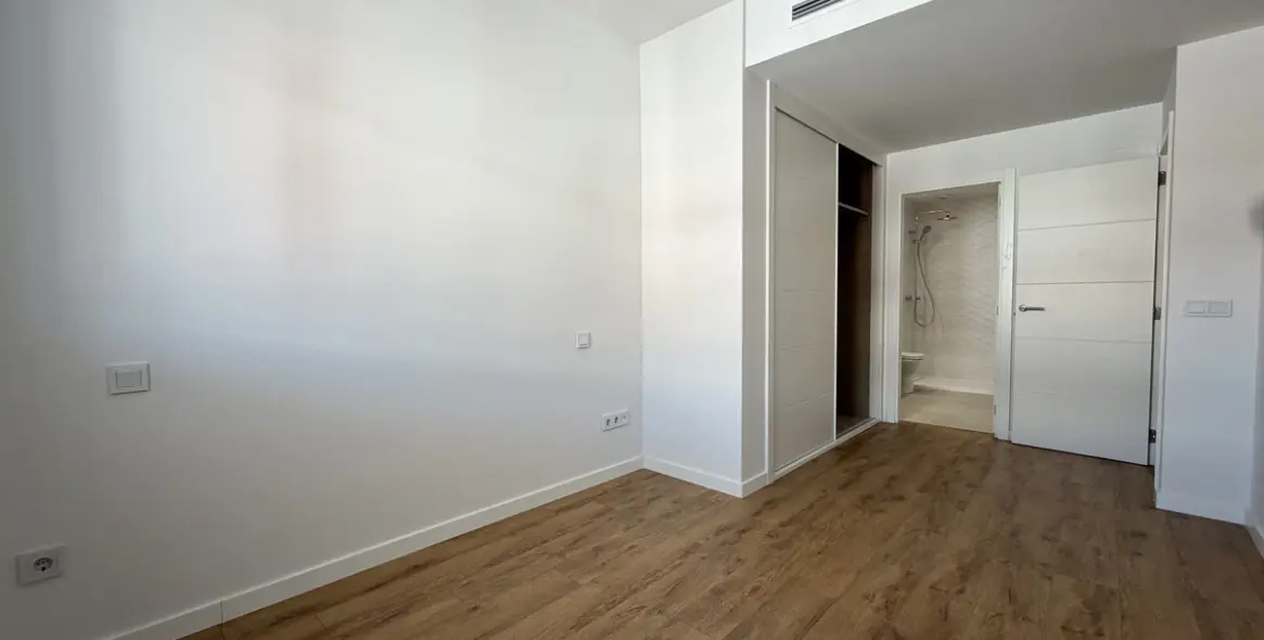 Продажа апартаментов на среднем этаже в Estepona 12
