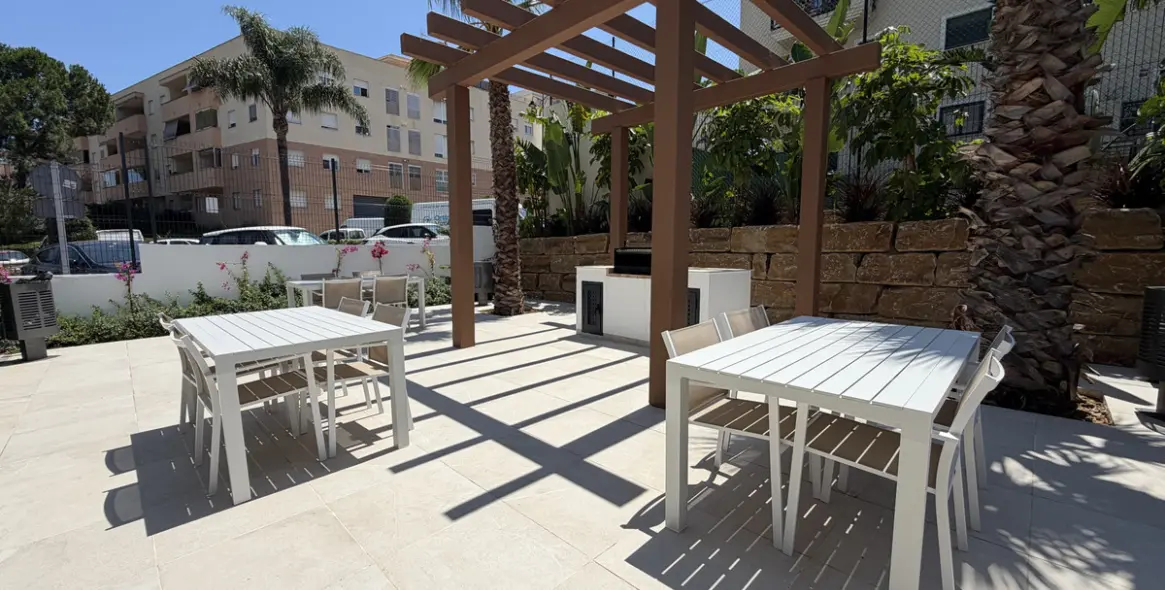 Продажа апартаментов на среднем этаже в Estepona 19