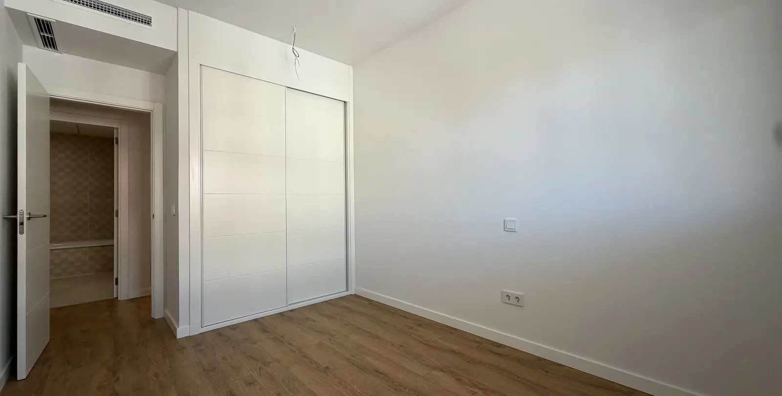 Sale of middle floor apartment in Estepona 15