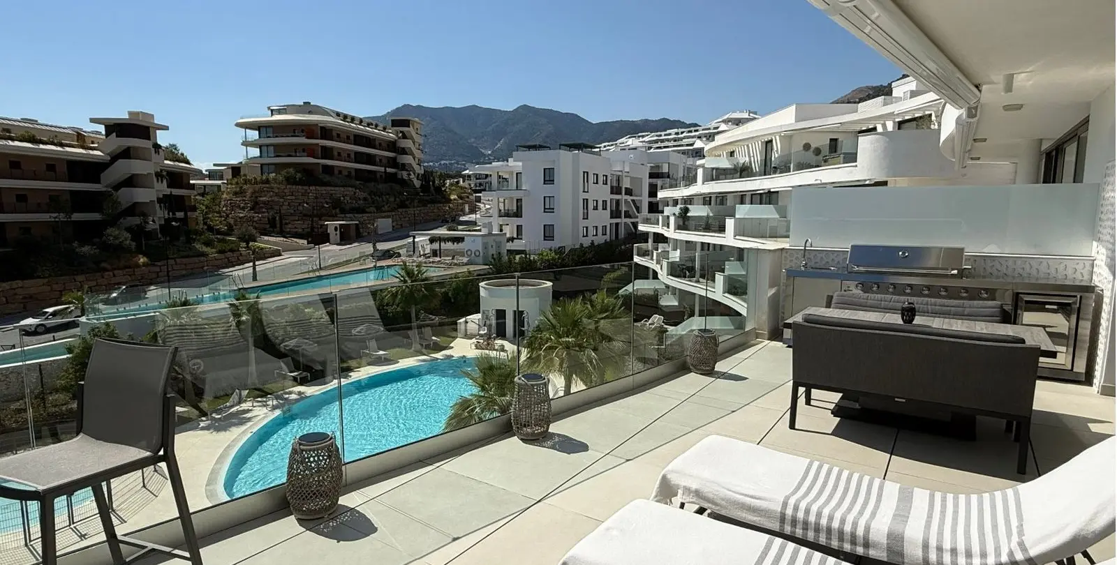 Sale of middle floor apartment in Fuengirola 1