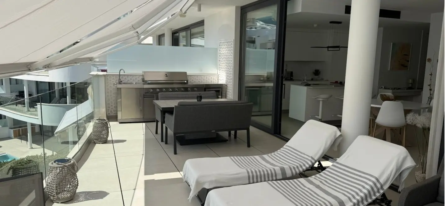 Sale of middle floor apartment in Fuengirola 1