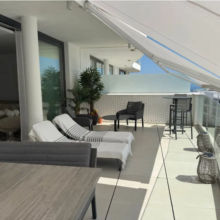 Sale of middle floor apartment in Fuengirola