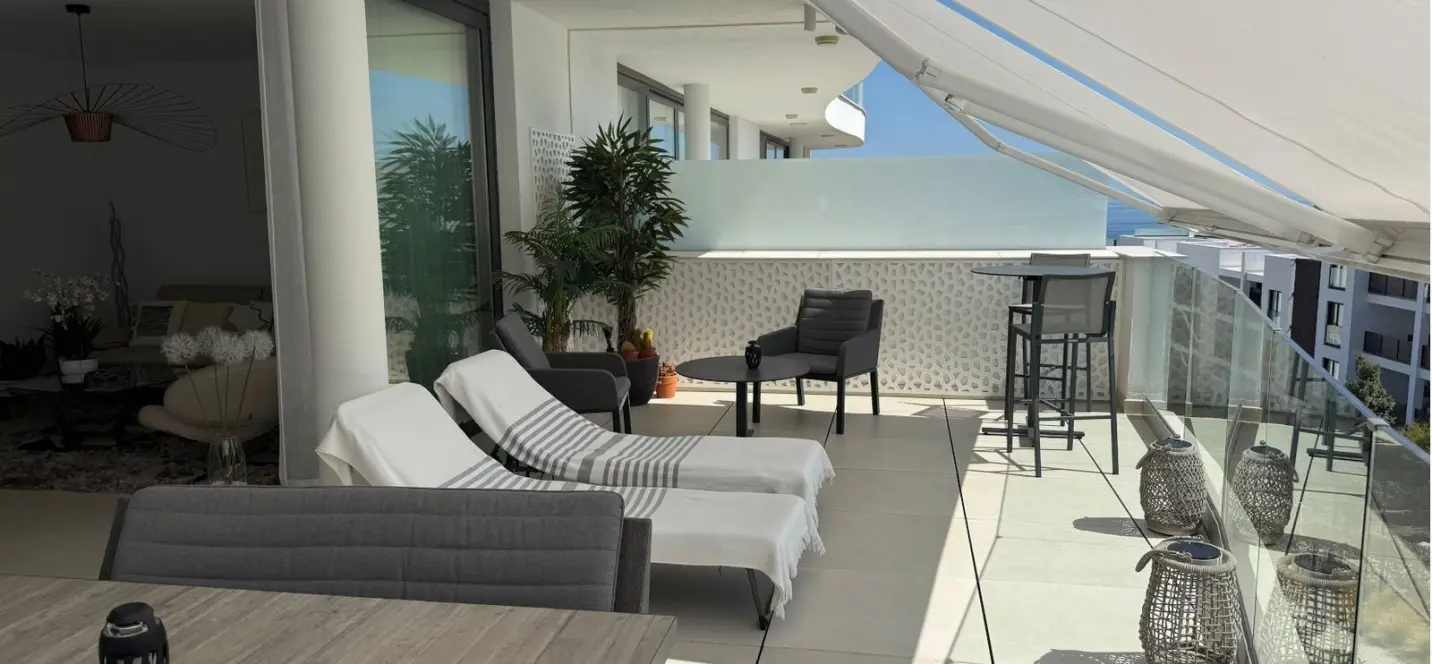 Sale of middle floor apartment in Fuengirola 2
