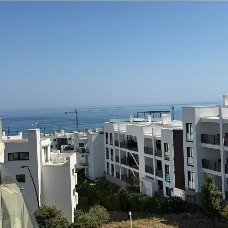 Sale of middle floor apartment in Fuengirola