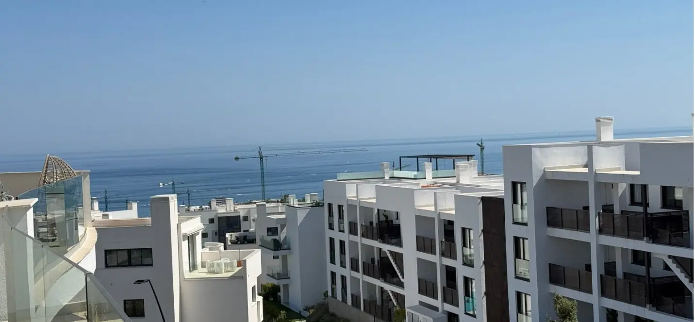 Sale of middle floor apartment in Fuengirola 3