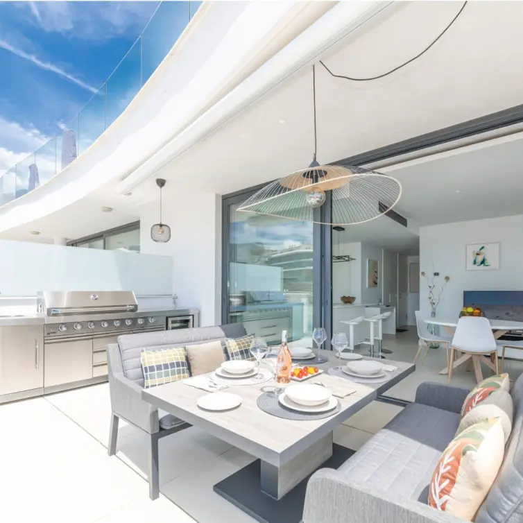 Sale of middle floor apartment in Fuengirola
