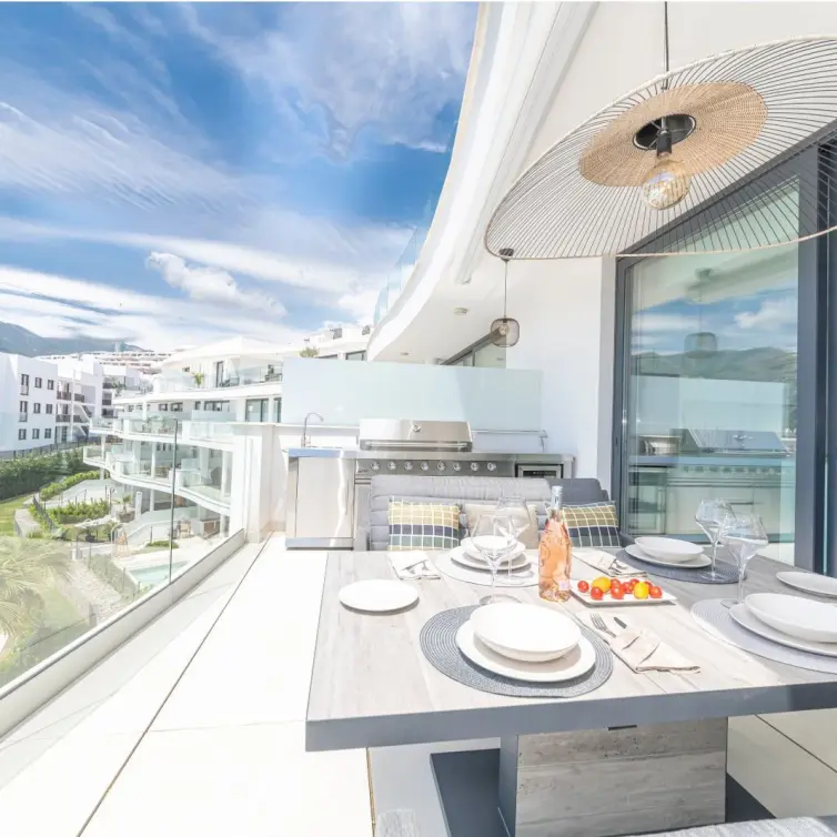 Sale of middle floor apartment in Fuengirola