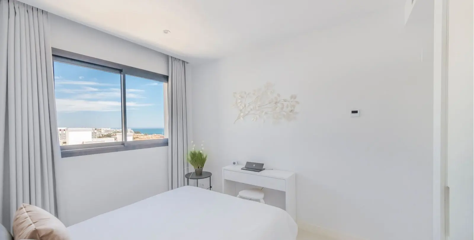 Sale of middle floor apartment in Fuengirola 27