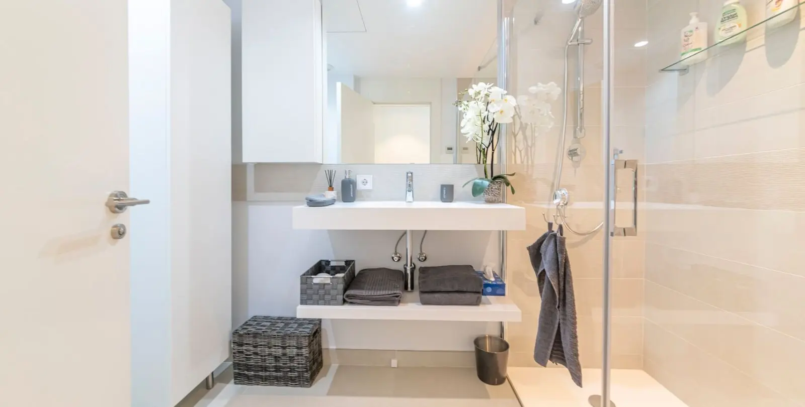 Sale of middle floor apartment in Fuengirola 30