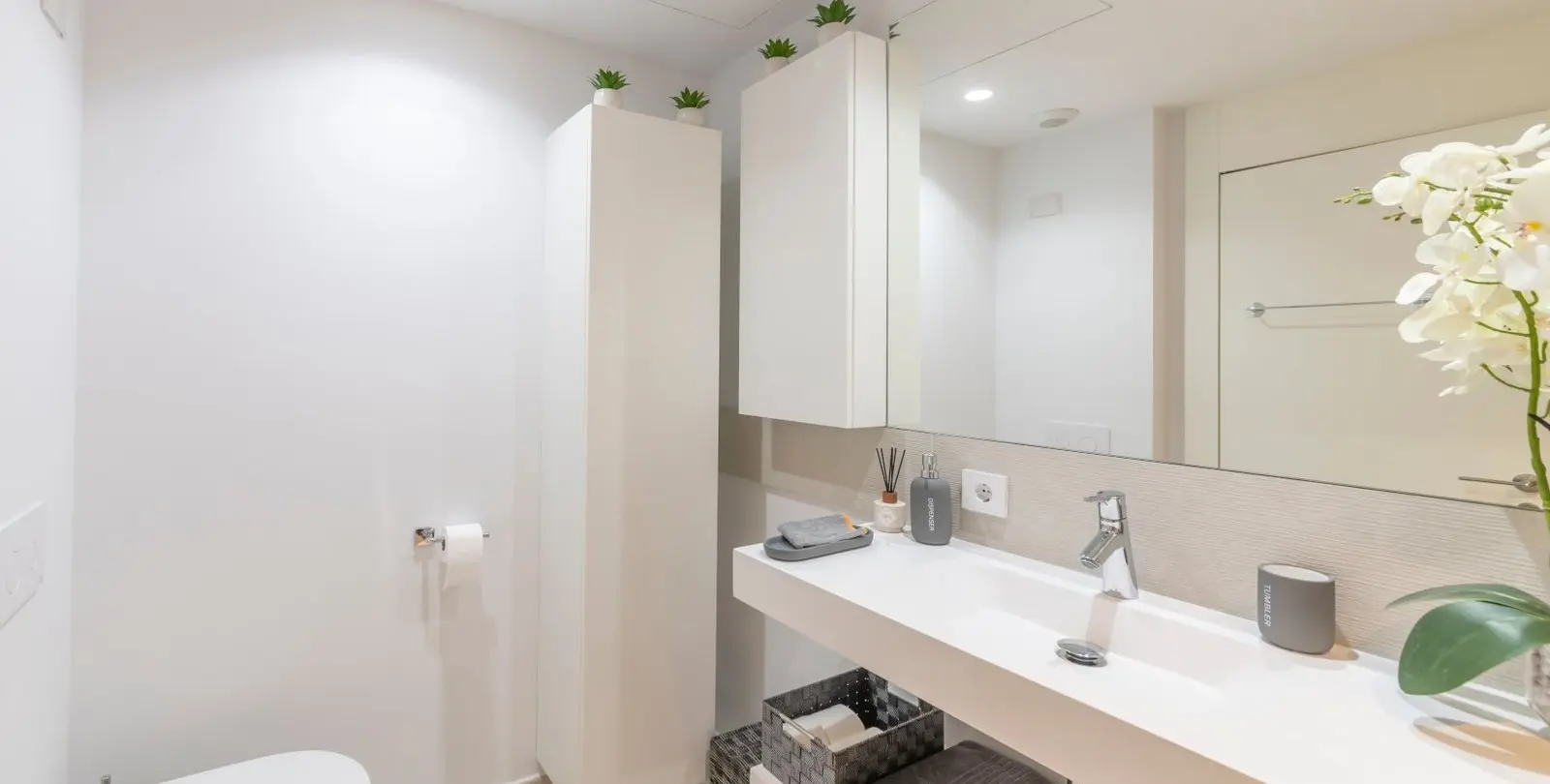 Sale of middle floor apartment in Fuengirola 31