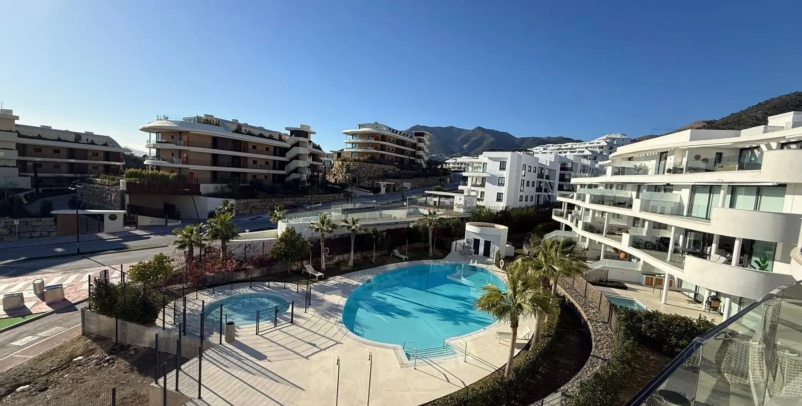 Sale of middle floor apartment in Fuengirola 34