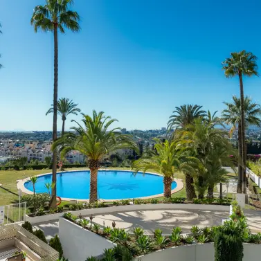 Venta de apartamento en planta media en The Golden Mile