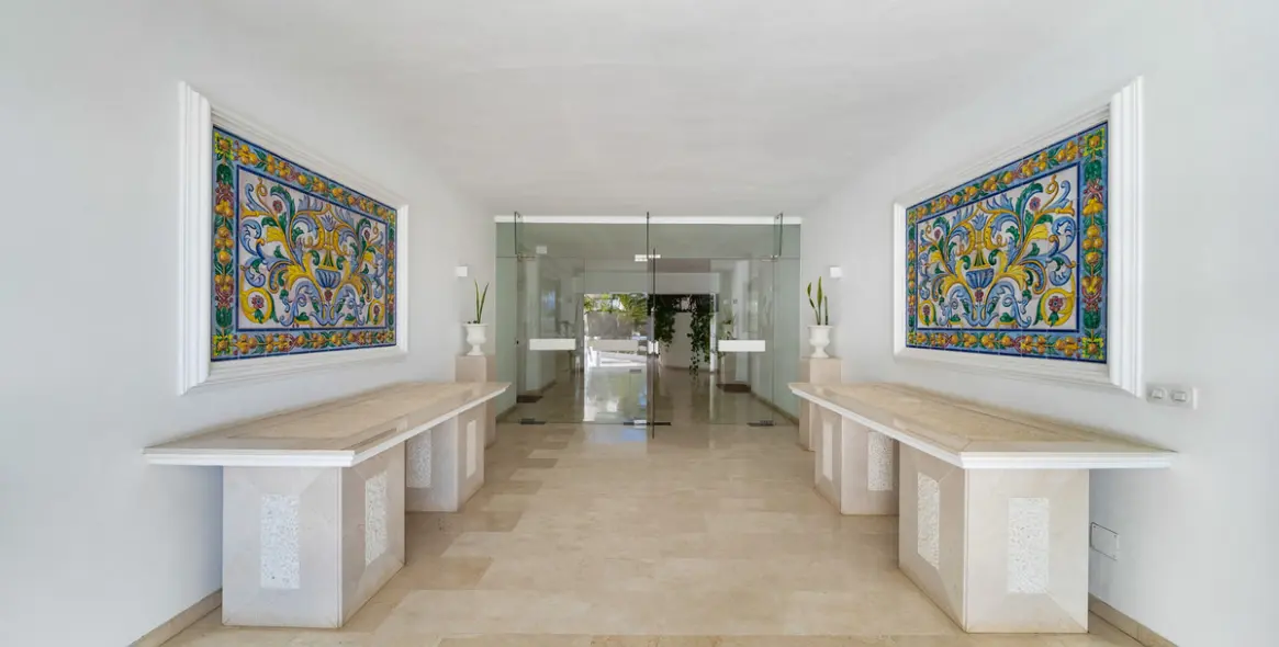 Venta de apartamento en planta media en The Golden Mile 31