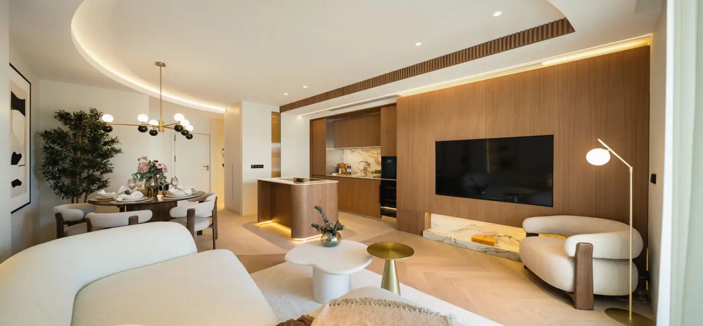 Sale of middle floor apartment in The Golden Mile 2