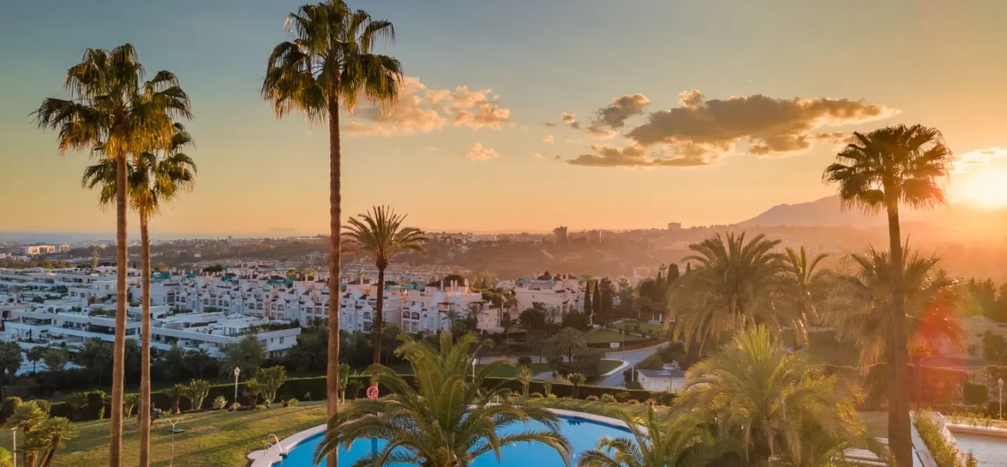 Sale of middle floor apartment in The Golden Mile 3