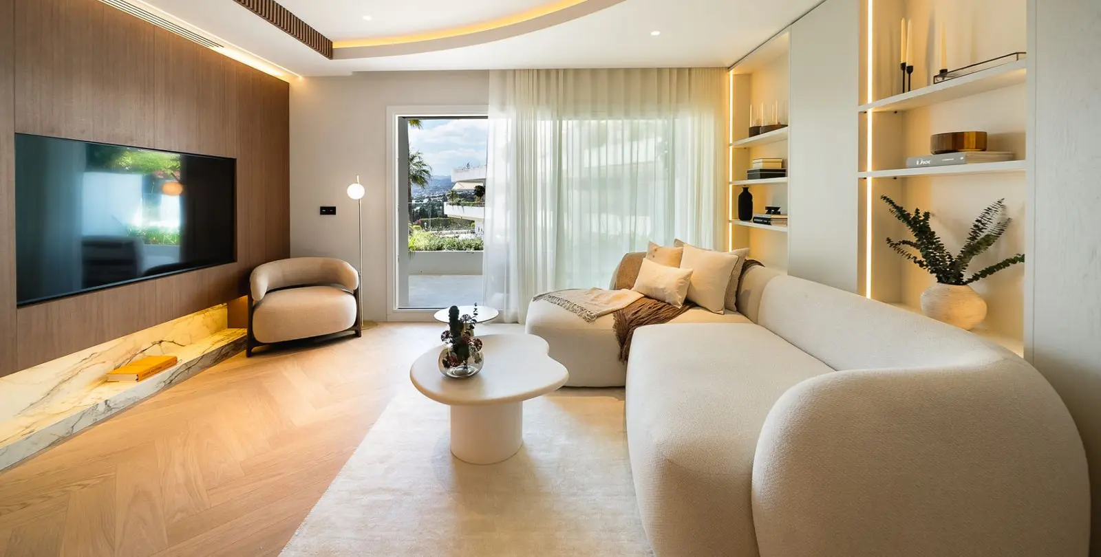 Продажа апартаментов на среднем этаже в The Golden Mile 6
