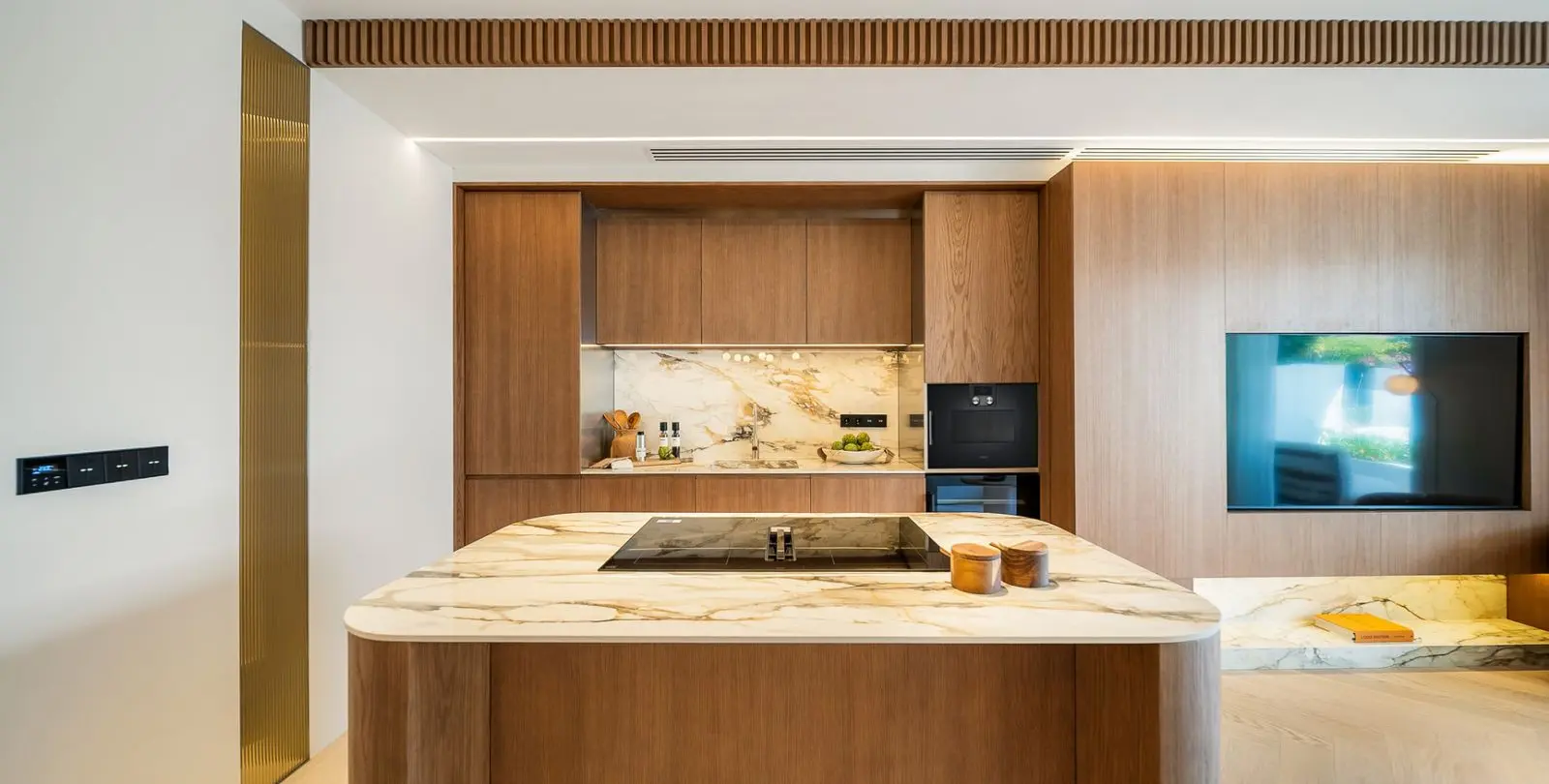 Продажа апартаментов на среднем этаже в The Golden Mile 9