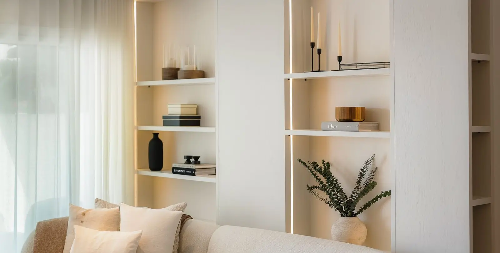 Продажа апартаментов на среднем этаже в The Golden Mile 14