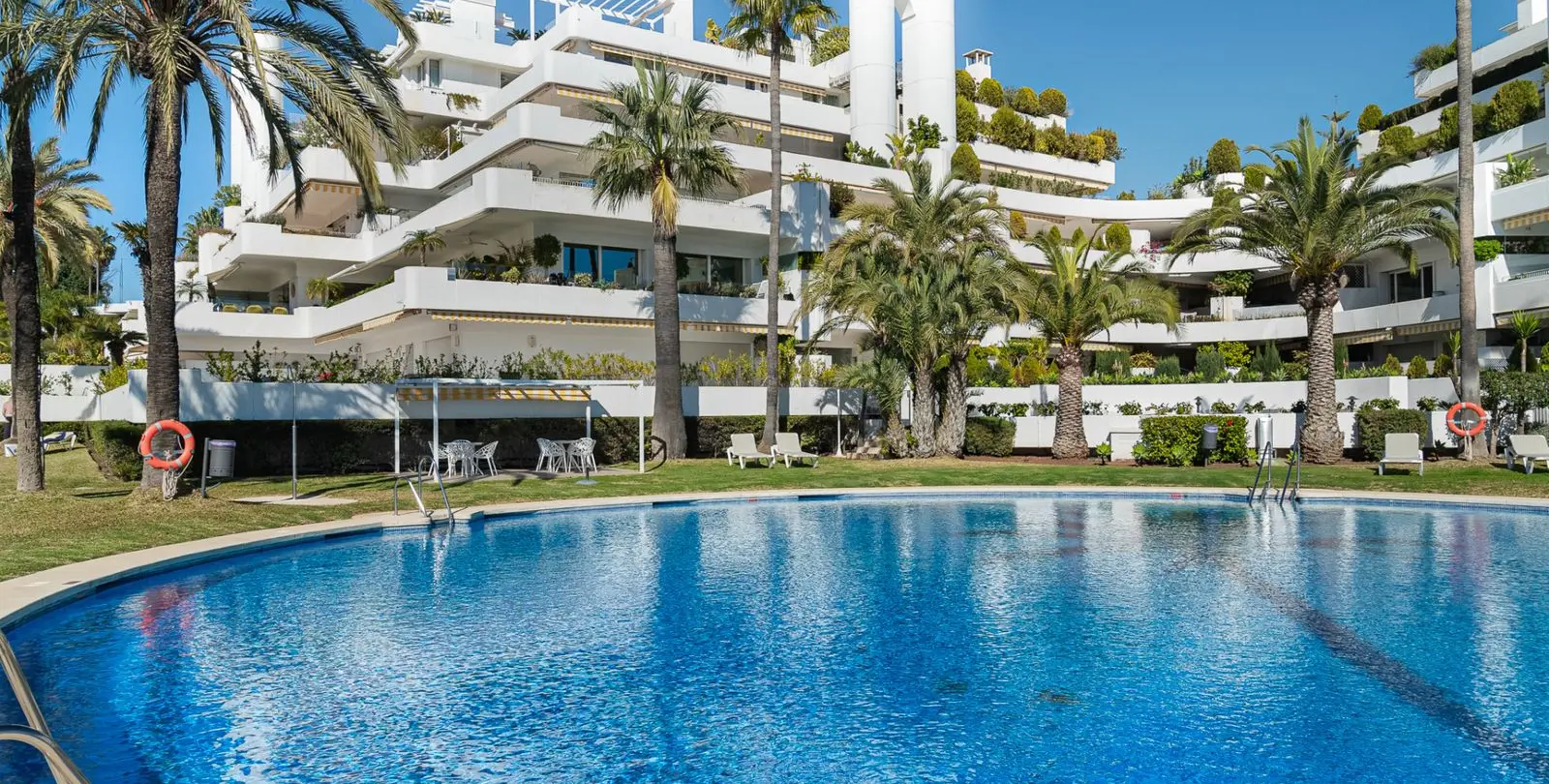 Продажа апартаментов на среднем этаже в The Golden Mile 16