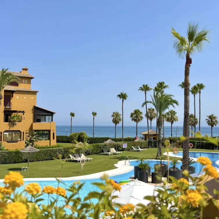 Venta de apartamento en planta media en Estepona