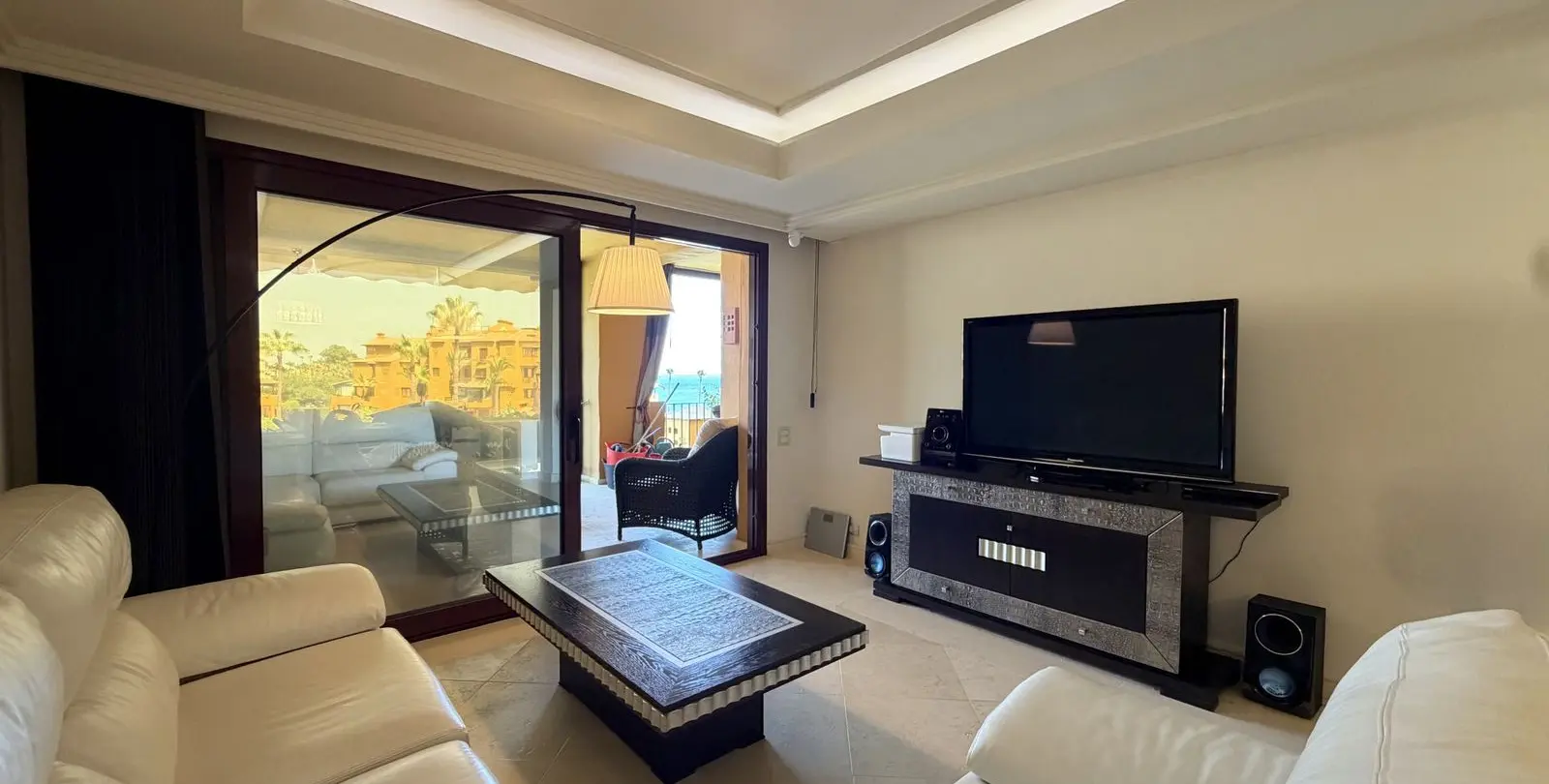 Venta de apartamento en planta media en Estepona 3