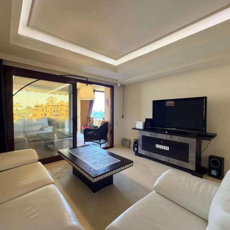 Venta de apartamento en planta media en Estepona