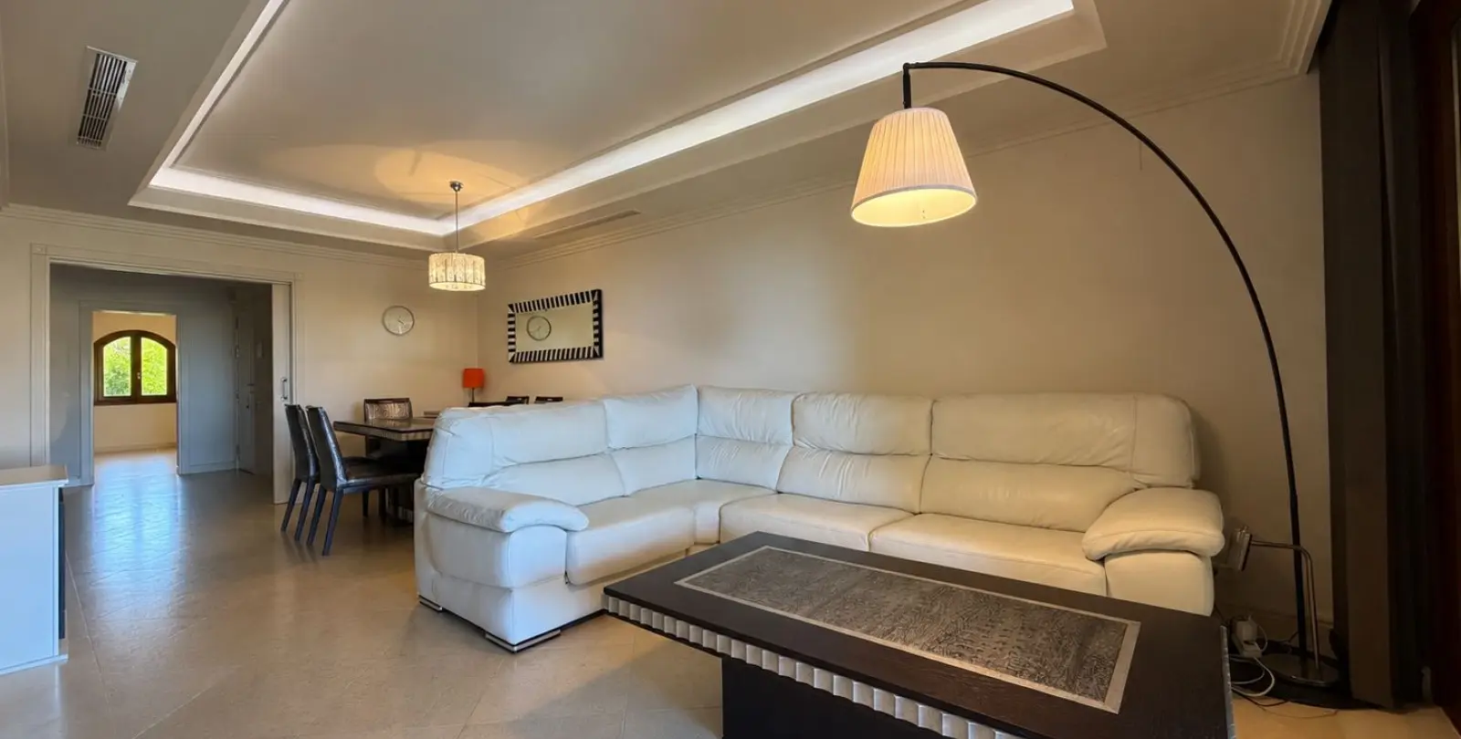 Venta de apartamento en planta media en Estepona 4
