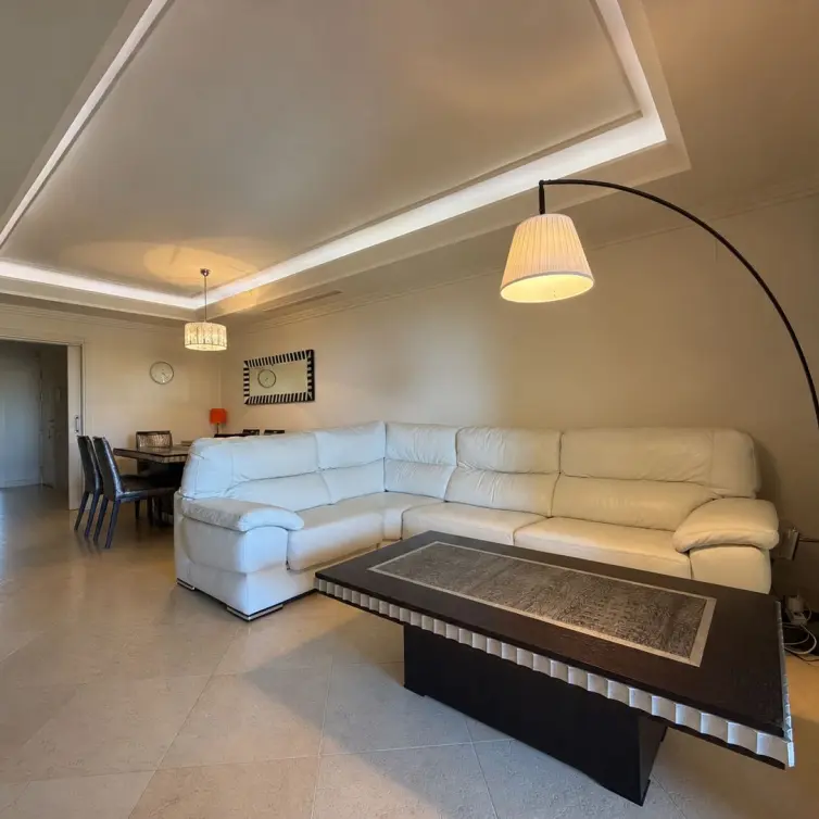 Venta de apartamento en planta media en Estepona