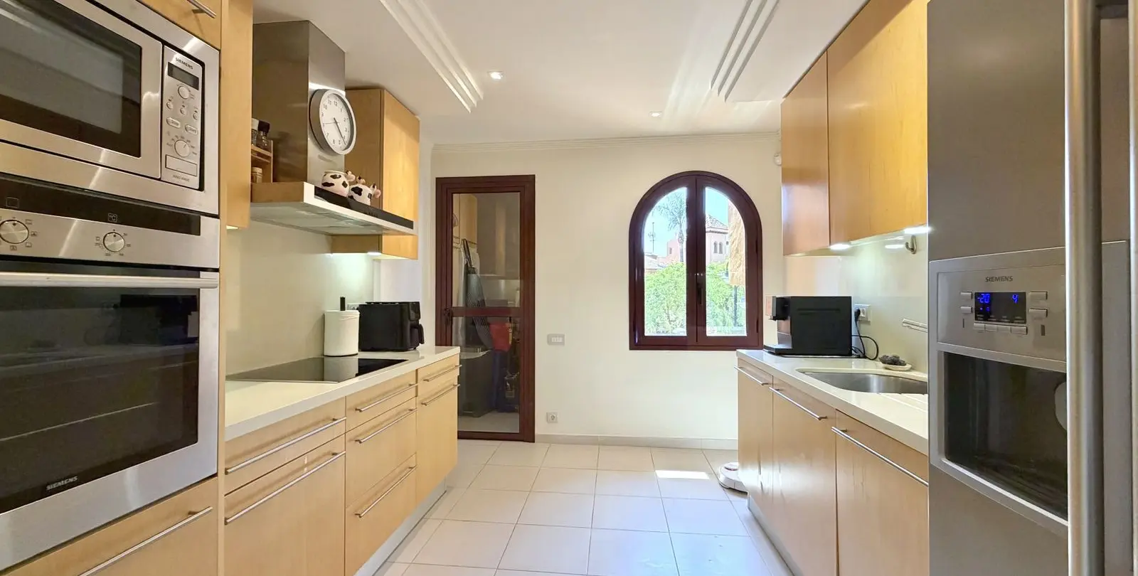 Venta de apartamento en planta media en Estepona 7