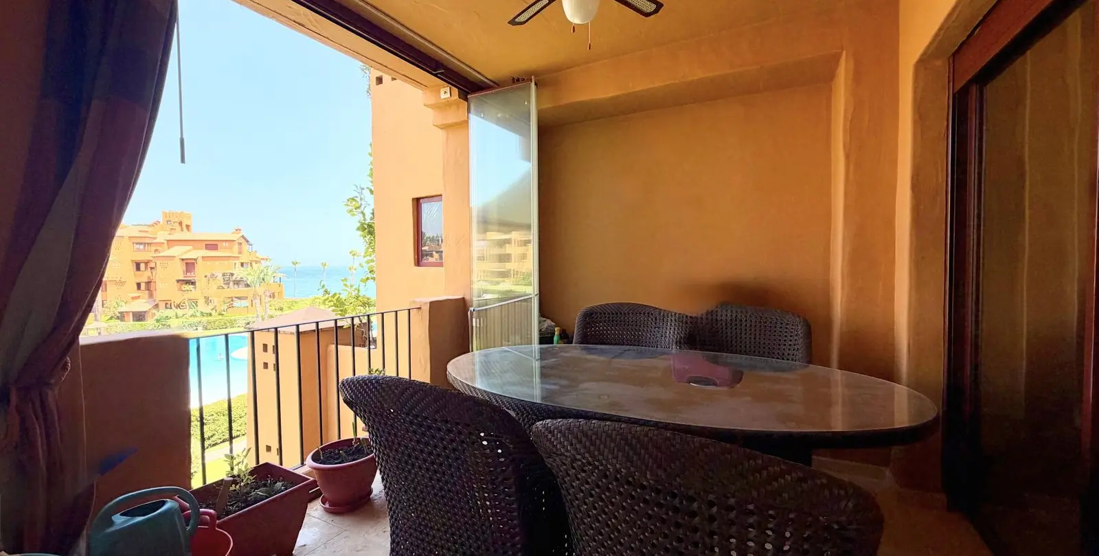 Venta de apartamento en planta media en Estepona 12