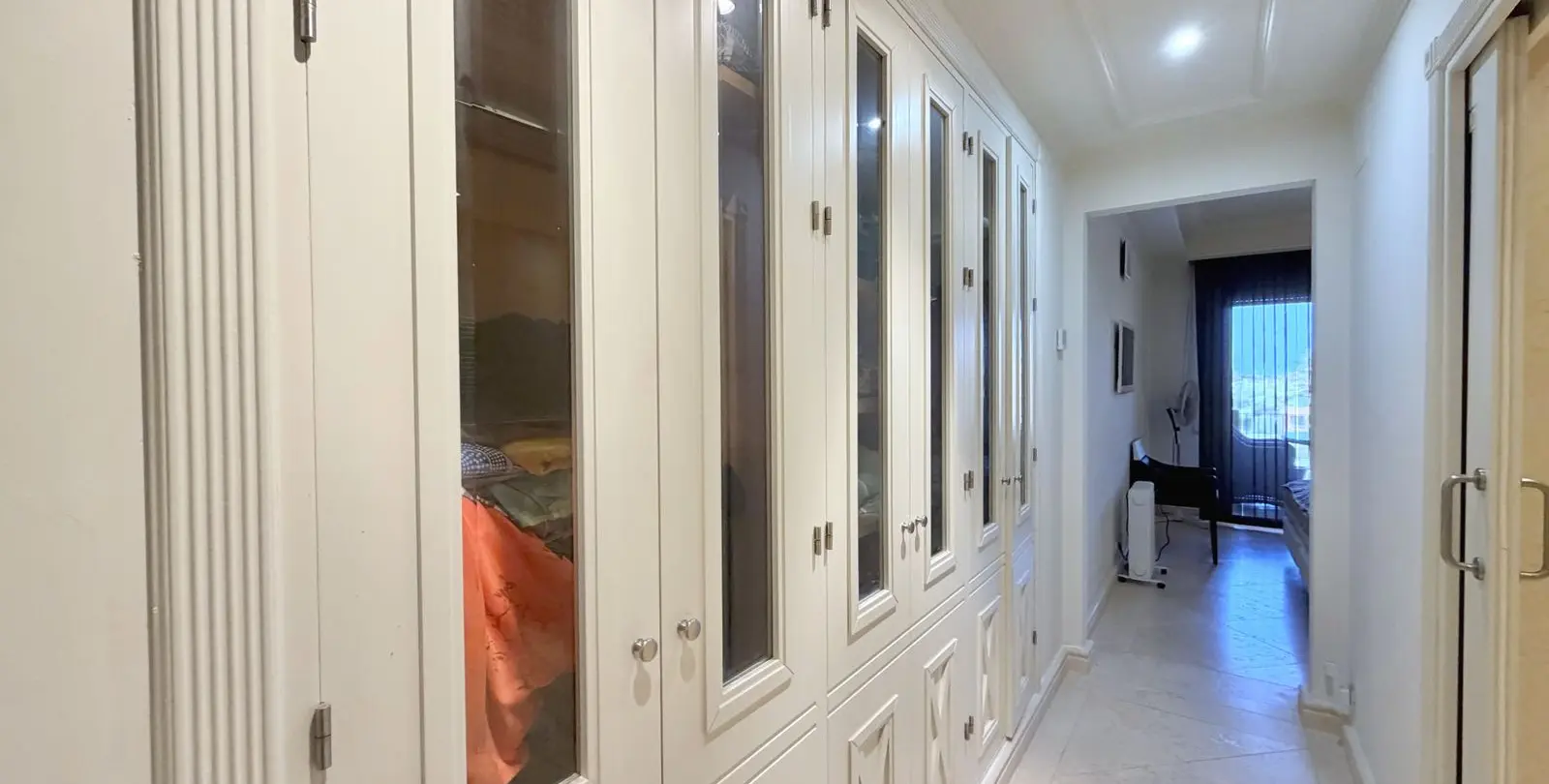 Venta de apartamento en planta media en Estepona 23