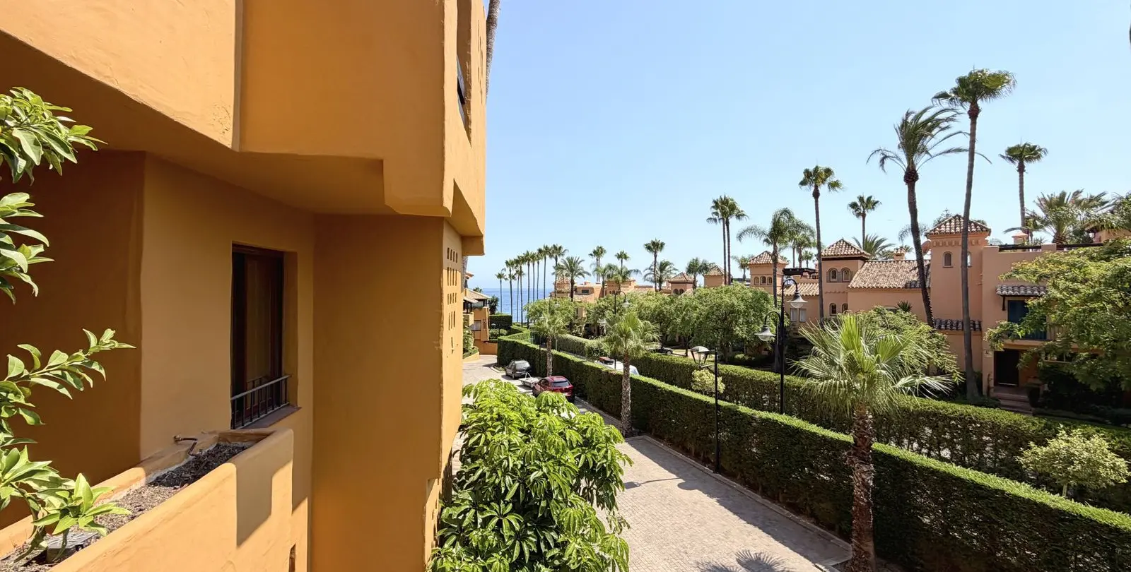 Venta de apartamento en planta media en Estepona 24