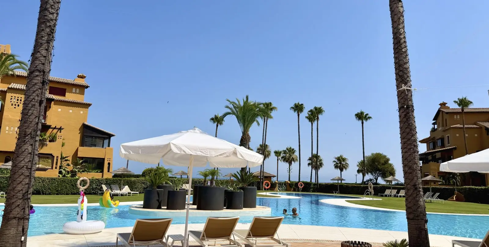 Venta de apartamento en planta media en Estepona 31