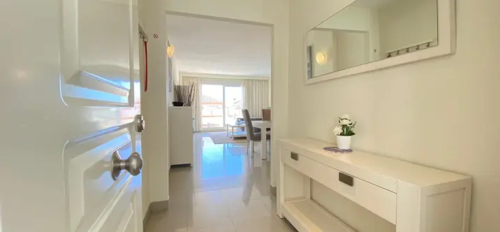 Продажа апартаментов на среднем этаже в Estepona 1
