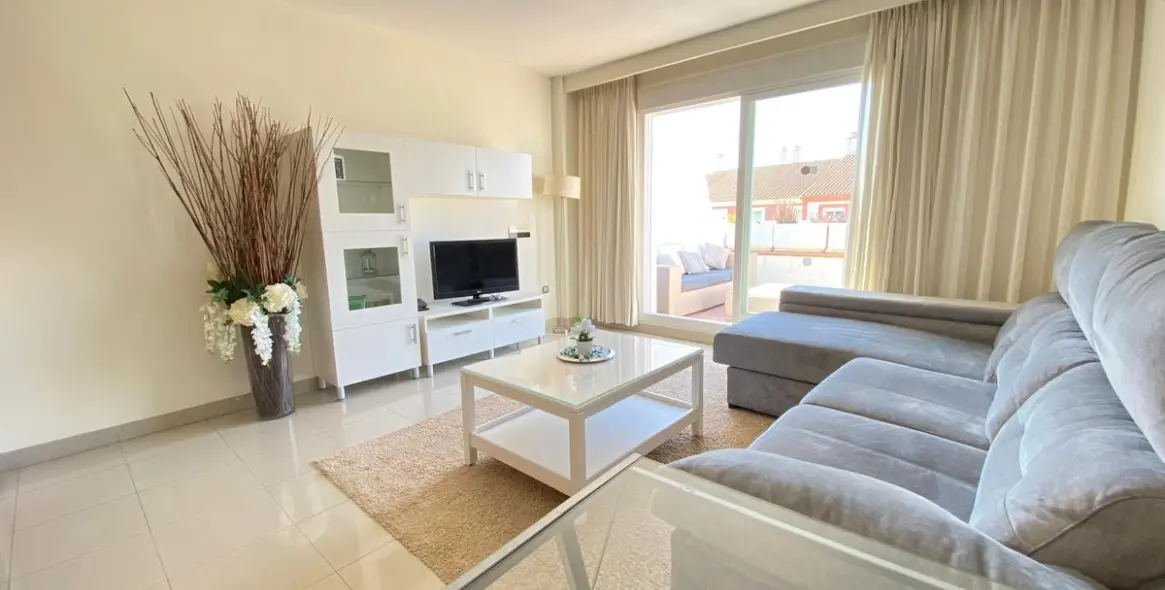 Sale of middle floor apartment in Estepona 4