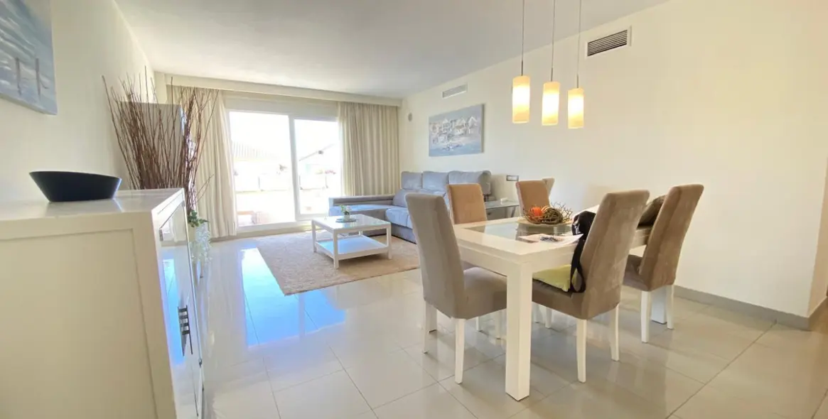 Sale of middle floor apartment in Estepona 6
