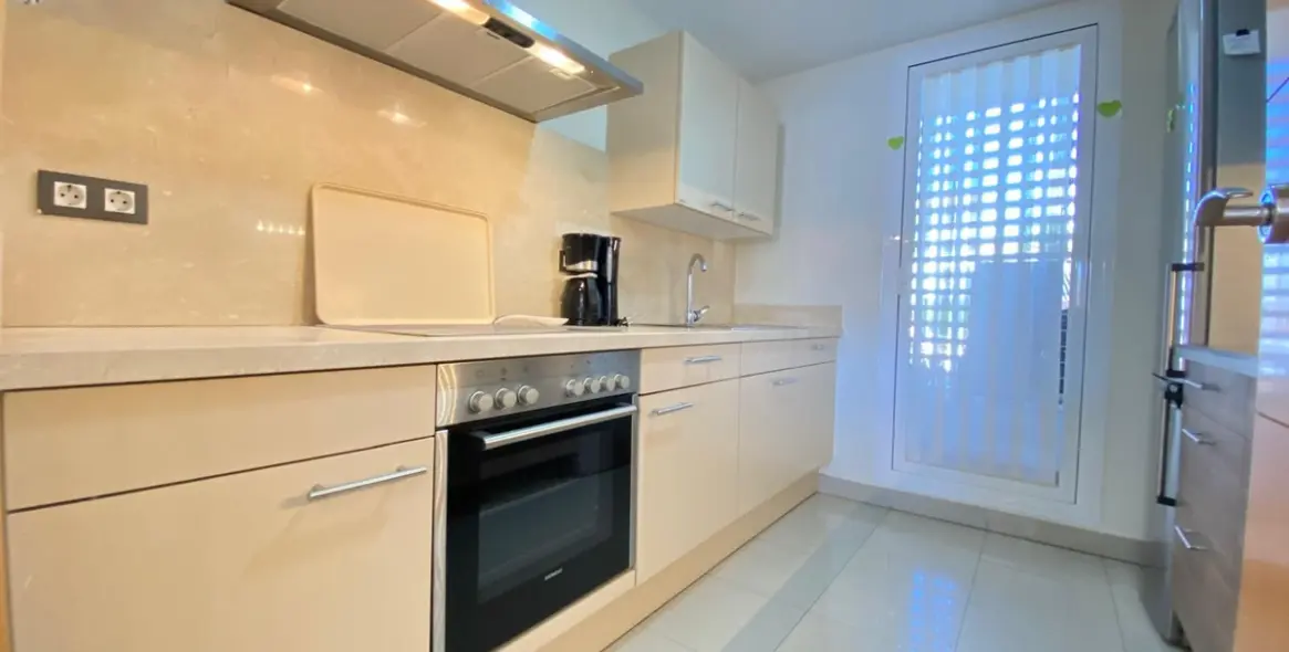 Sale of middle floor apartment in Estepona 7