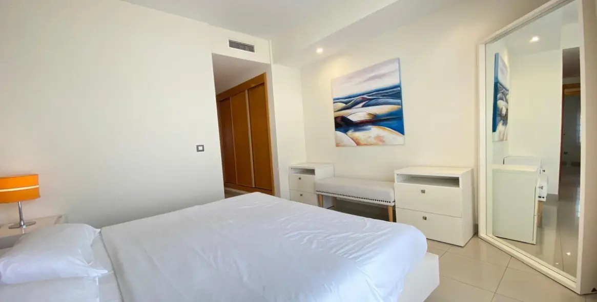 Sale of middle floor apartment in Estepona 10