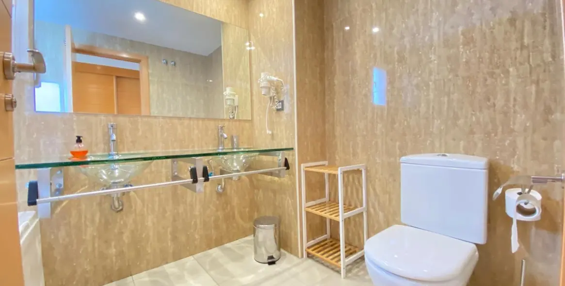 Sale of middle floor apartment in Estepona 12