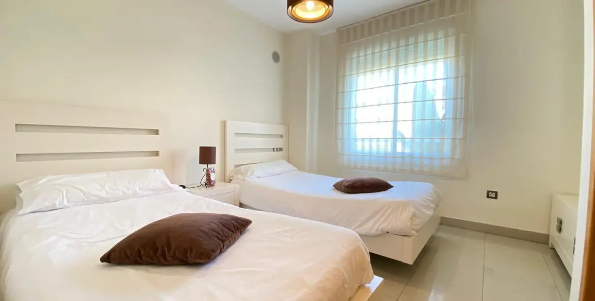 Sale of middle floor apartment in Estepona 13