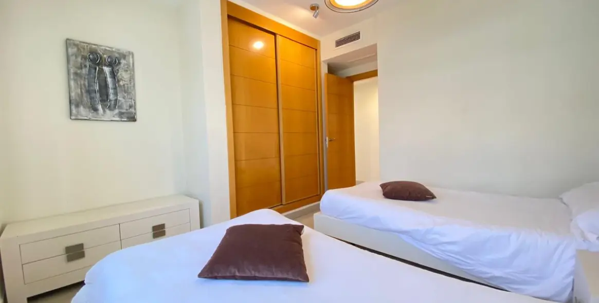 Sale of middle floor apartment in Estepona 14