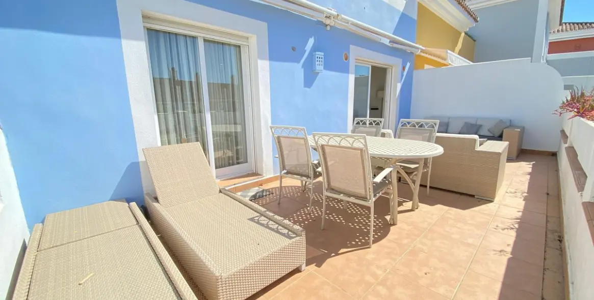 Sale of middle floor apartment in Estepona 16