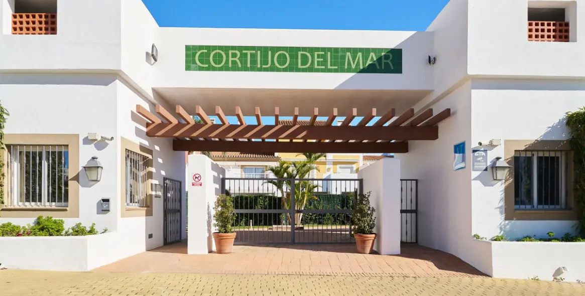 Sale of middle floor apartment in Estepona 19