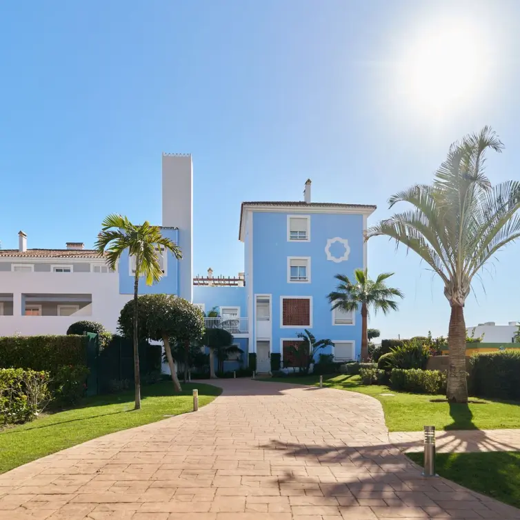 Venta de apartamento en planta media en Estepona