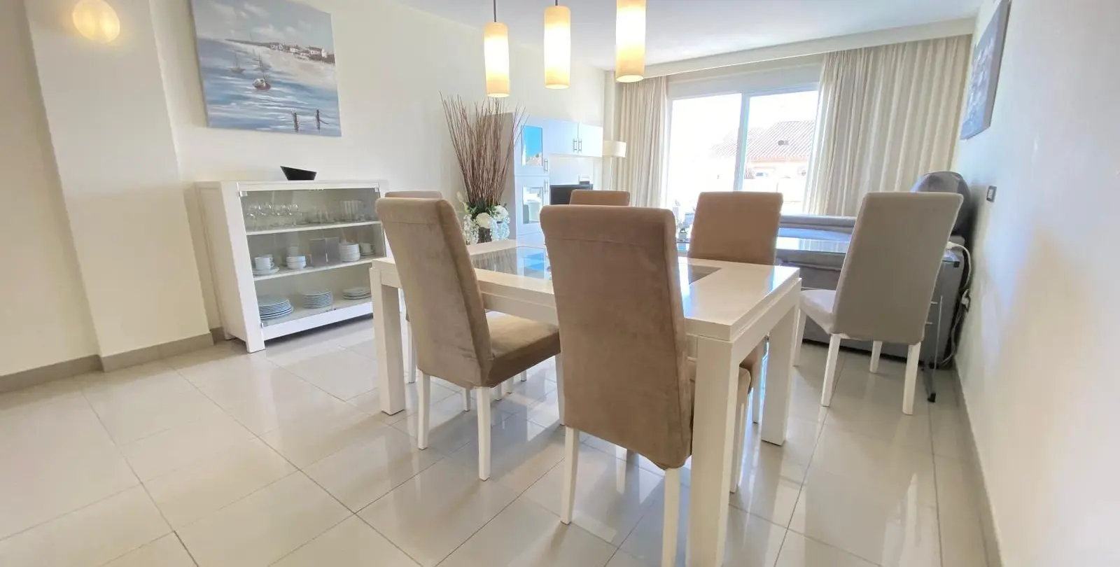 Sale of middle floor apartment in Estepona 3