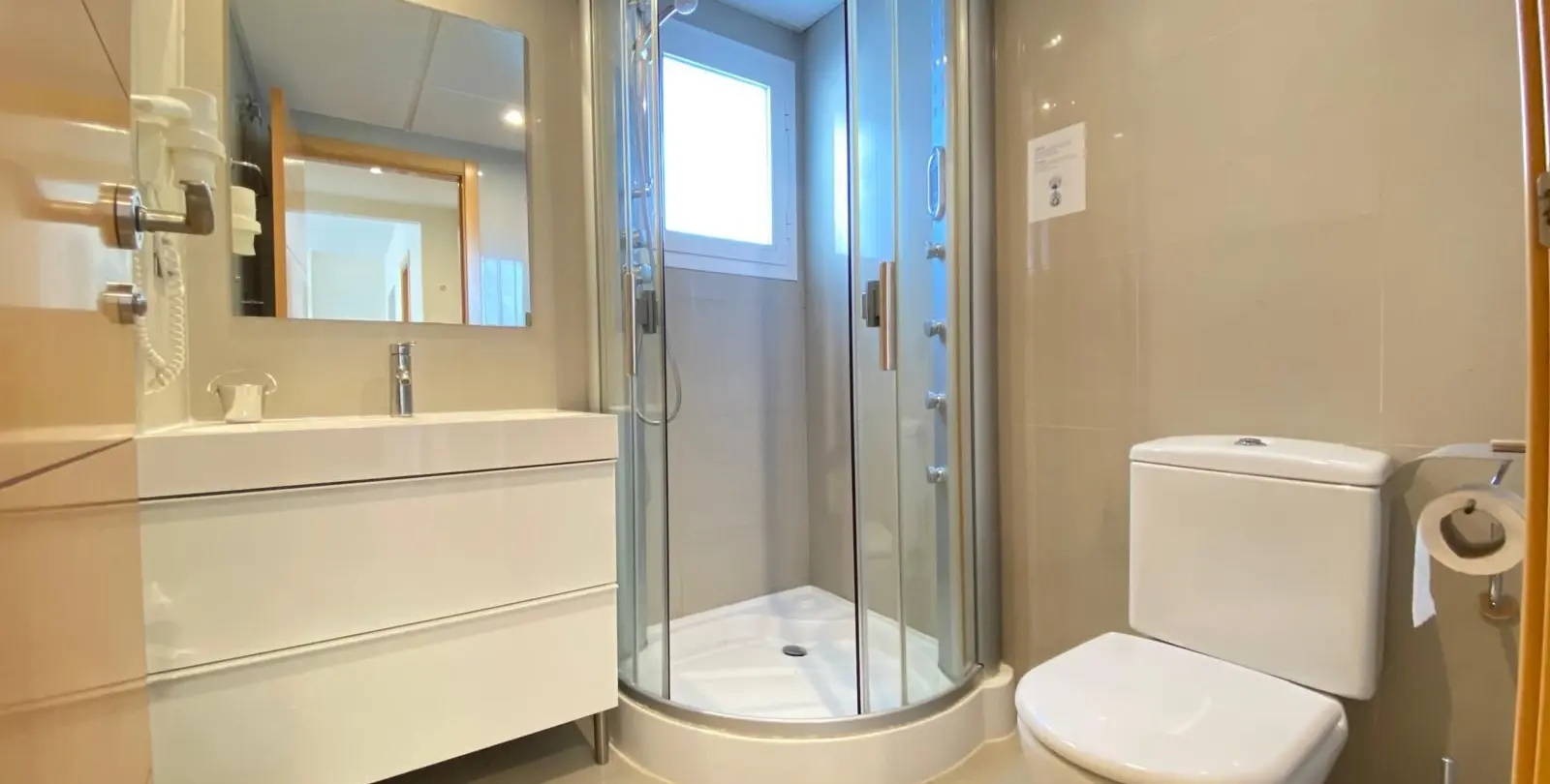 Sale of middle floor apartment in Estepona 15