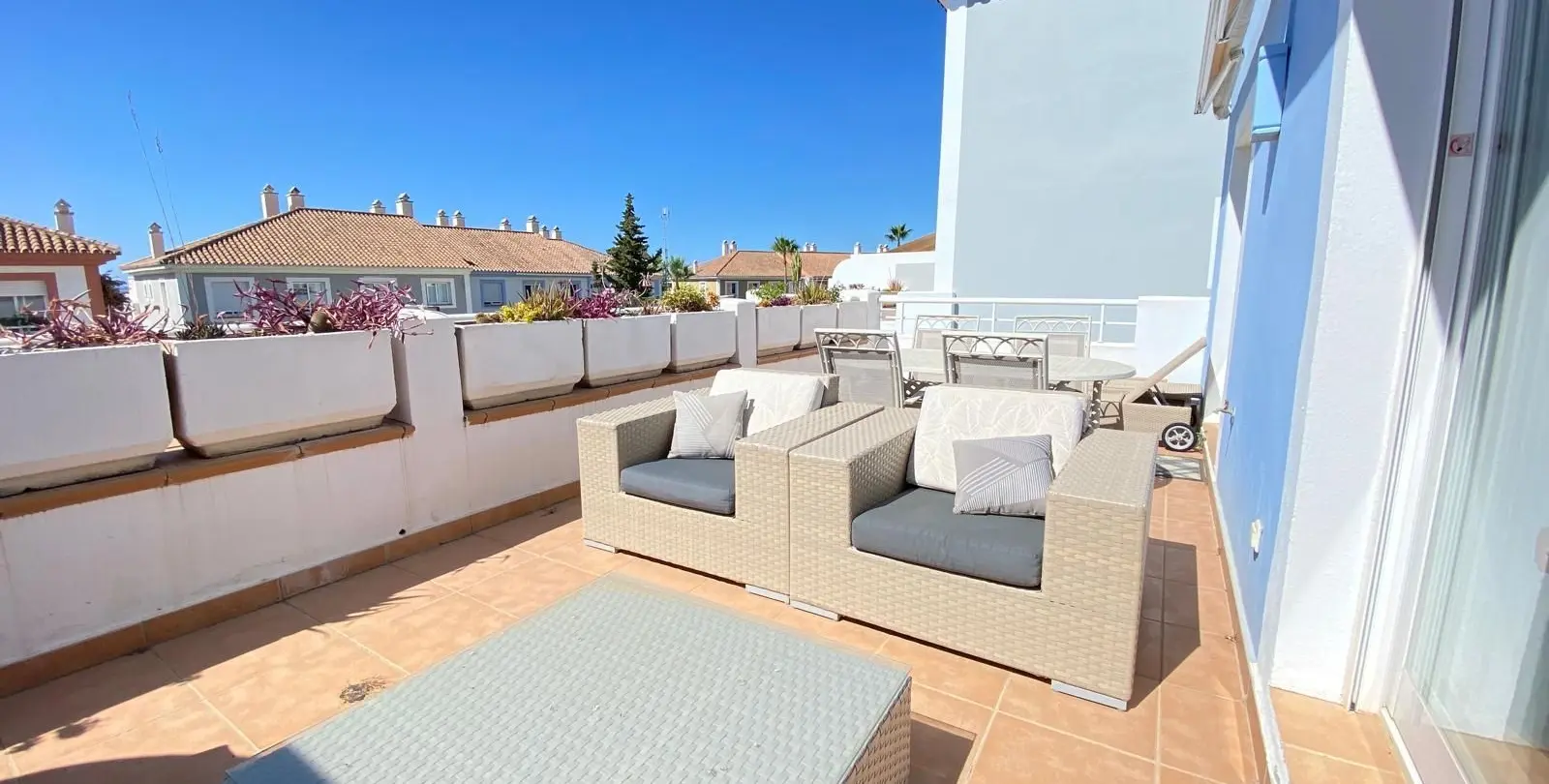 Sale of middle floor apartment in Estepona 17