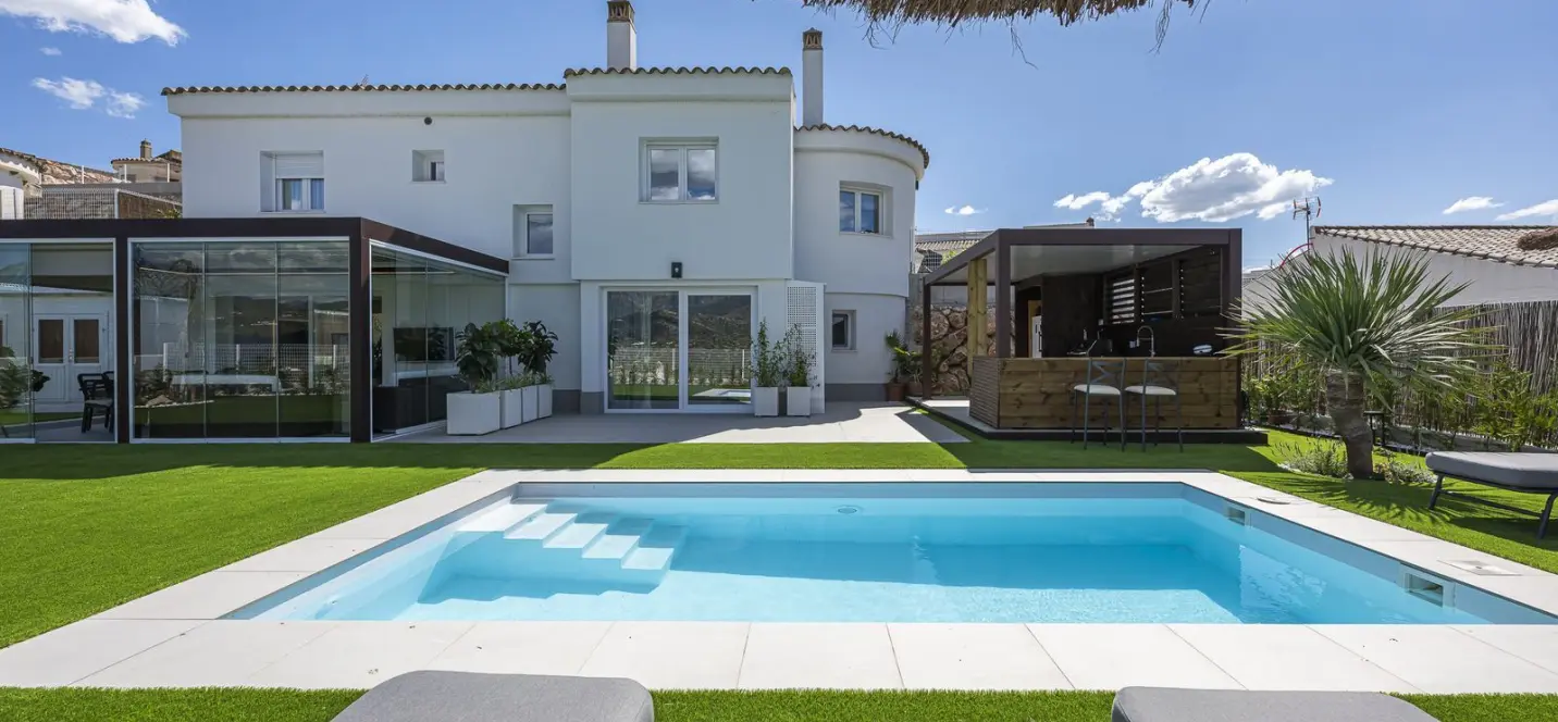 Sale of detached villa in La Viñuela 2