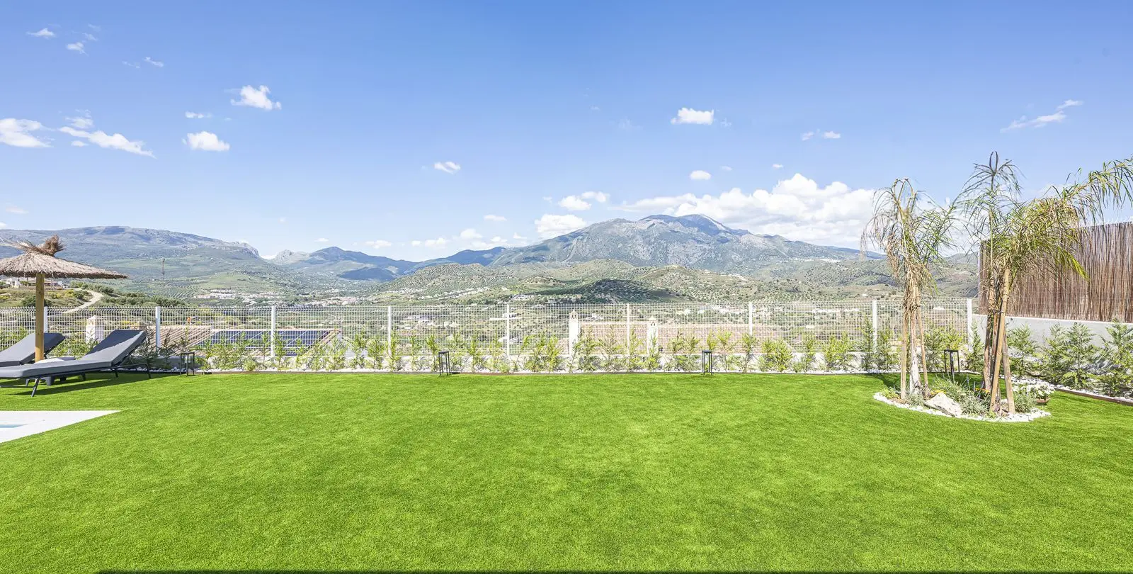 Sale of detached villa in La Viñuela 4